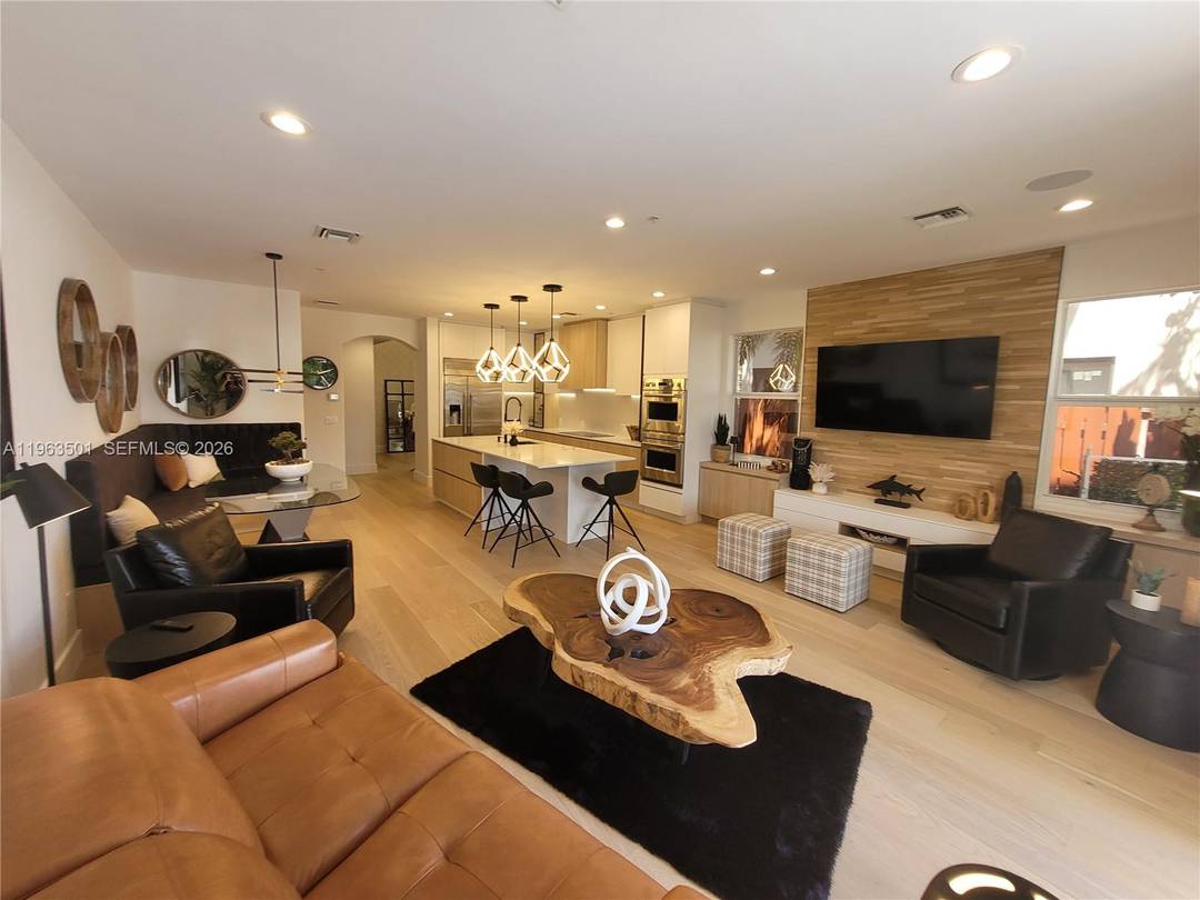 Completely remodeled with exceptional taste and high end finishes, this bright Southeast corner residence in prestigious Coral Ridge delivers the ultimate Fort Lauderdale waterfront lifestyle.