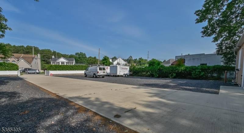 Endless Potential for Small Business Use !