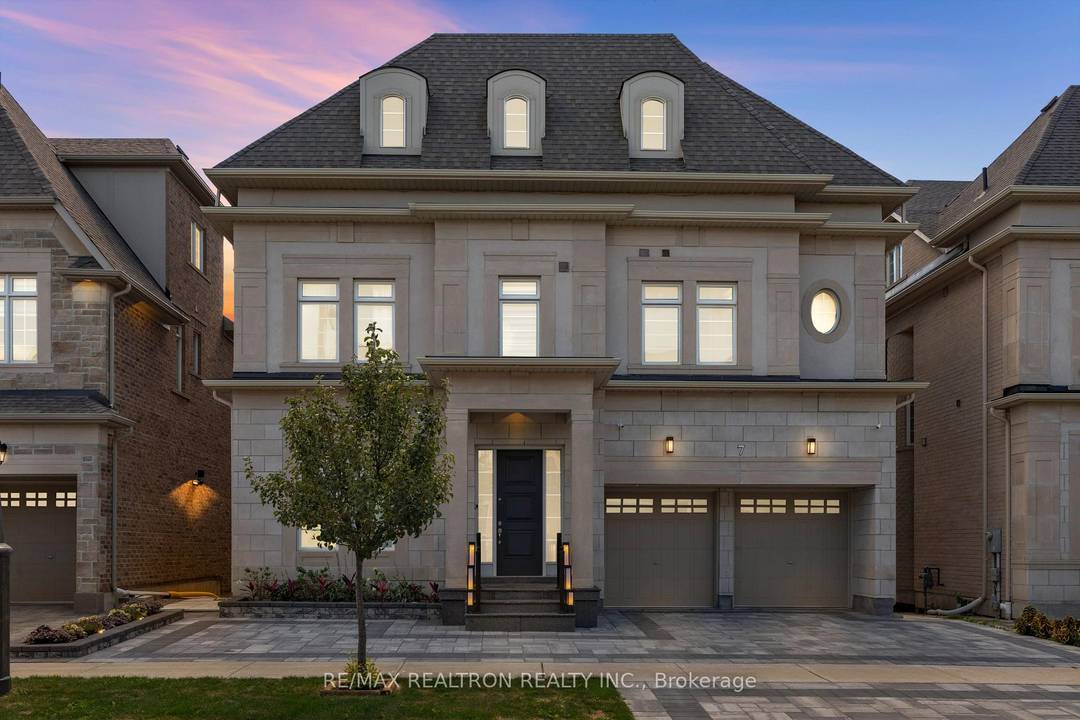 Welcome to 7 Aspy Court, a stunning estate tucked away on a quiet court in one of Vaughans most coveted enclaves.