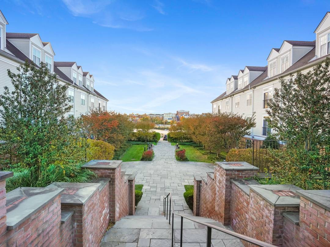 Welcome to Marquis on the River, where everyday life feels effortlessly elevated.