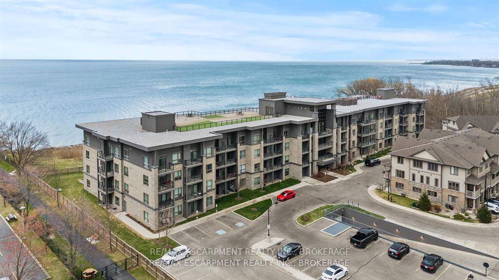 This bright 1 bed, 1 bath unit offers open concept living with stainless steel appliances, in suite laundry, and a private balcony just steps from Lake Ontario.