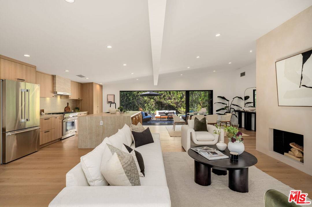 2229   Willetta St 3BR Hollywood Hills East La