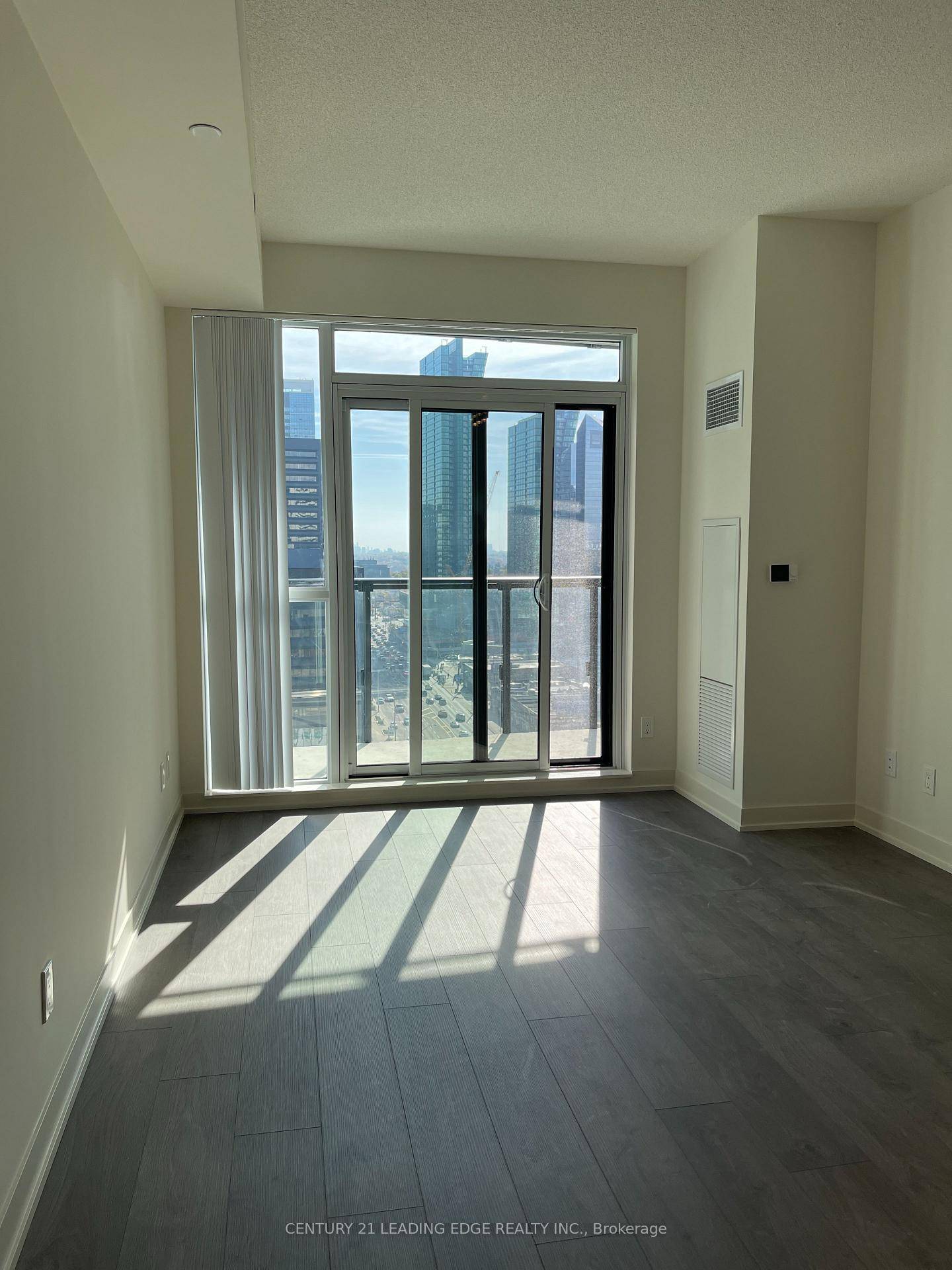 Brand New 1b Unit With S View Pearl Place Condos !