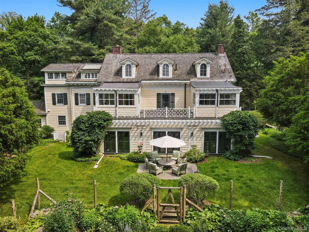 Set back from the road in one of Bedford s loveliest estate areas, down a tree lined drive, sits 328 McLain Street.