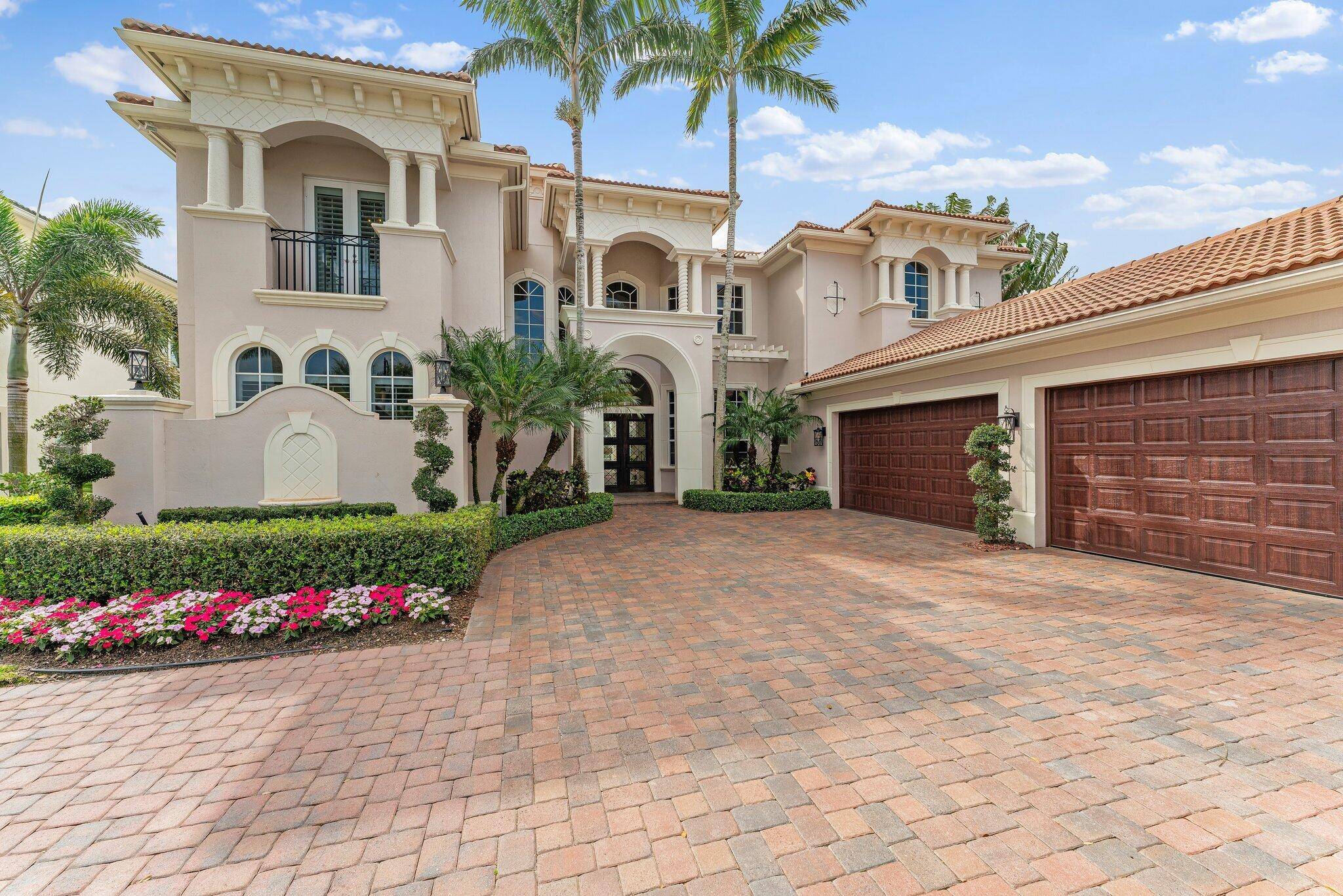 FULL GOLF MEMBERSHIP GRANDFATHERED IN FOR THIS PROPERTY !