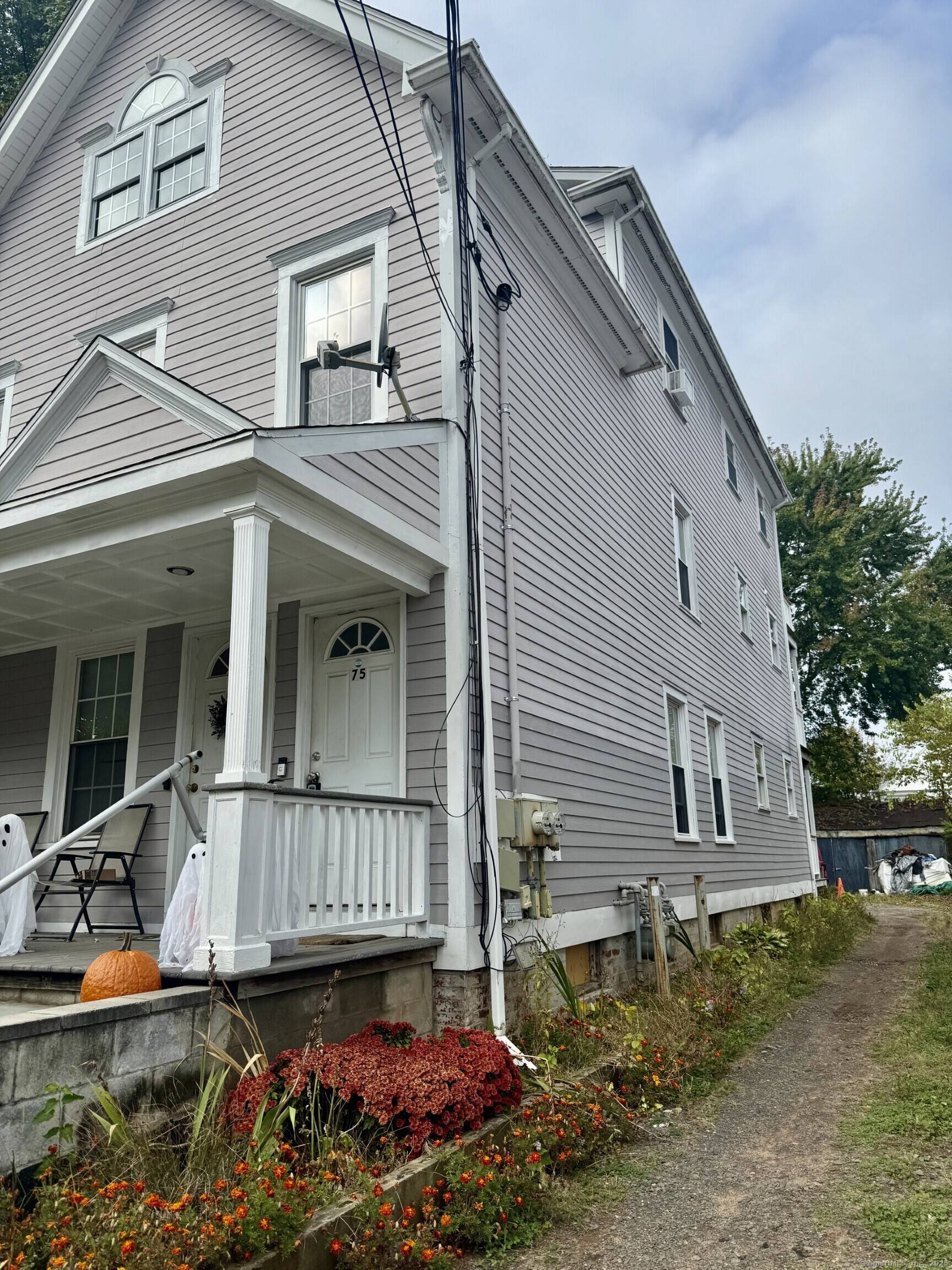 Multiple Offers ! HIGHEST AND BEST tomorrow, Sunday 10 19 25 8pm You NEED to come see this multi family home close to town and the beach in the highly ...