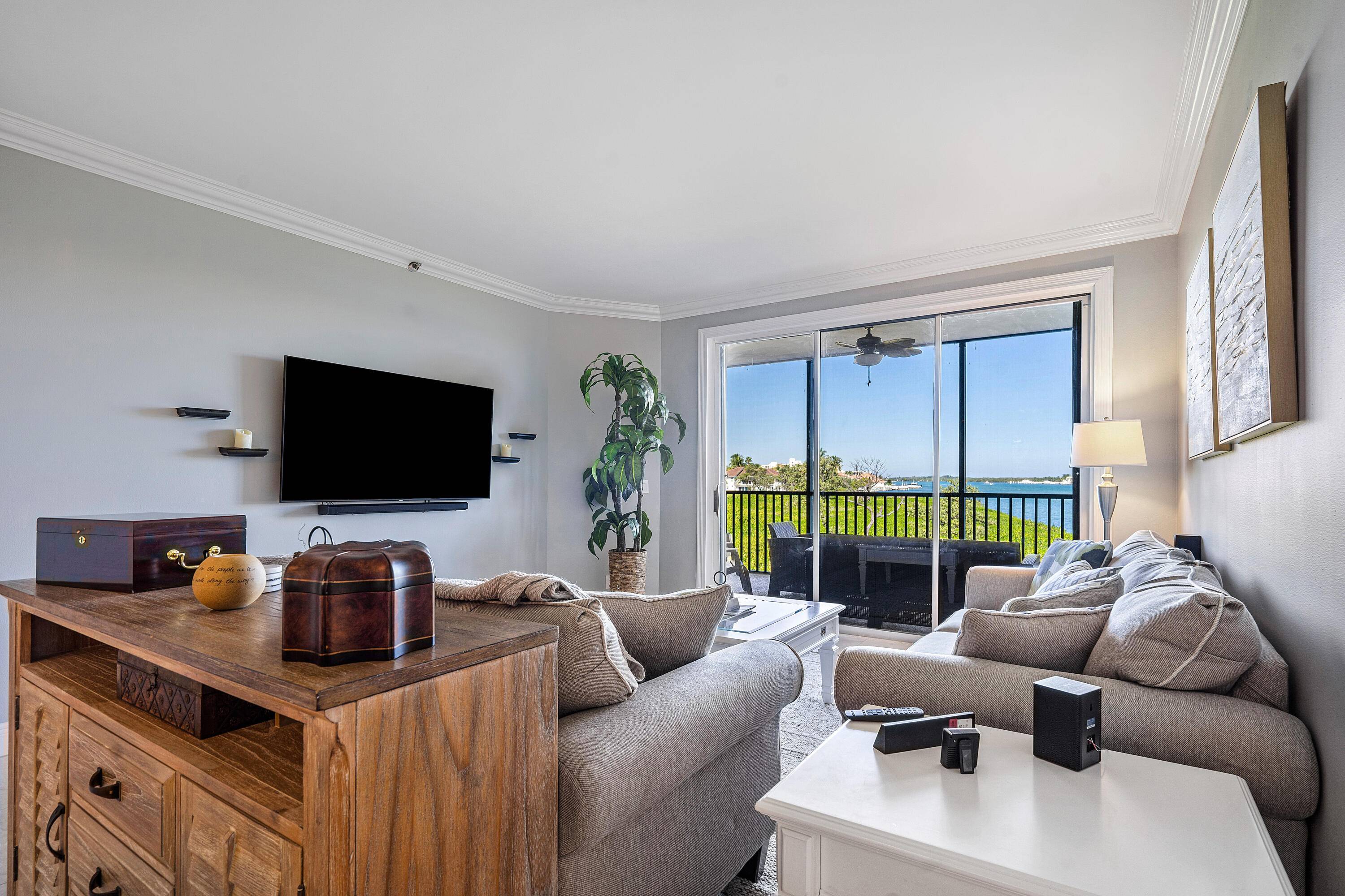 Show stopper ! This beautifully renovated 2 bed 2 bath unit has ultra wide views of the Intracoastal and peeks of the Atlantic Ocean !
