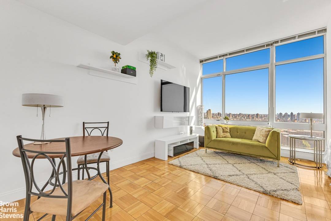 NO BOARD APPROVAL, CONDO RULES, INVESTOR FRIENDLY, PIED À TERRES WELCOME Sky High Alcove Studio with 10 Ceilings, Floor to Ceiling Windows amp ; Sweeping Views Perched on the 30th ...