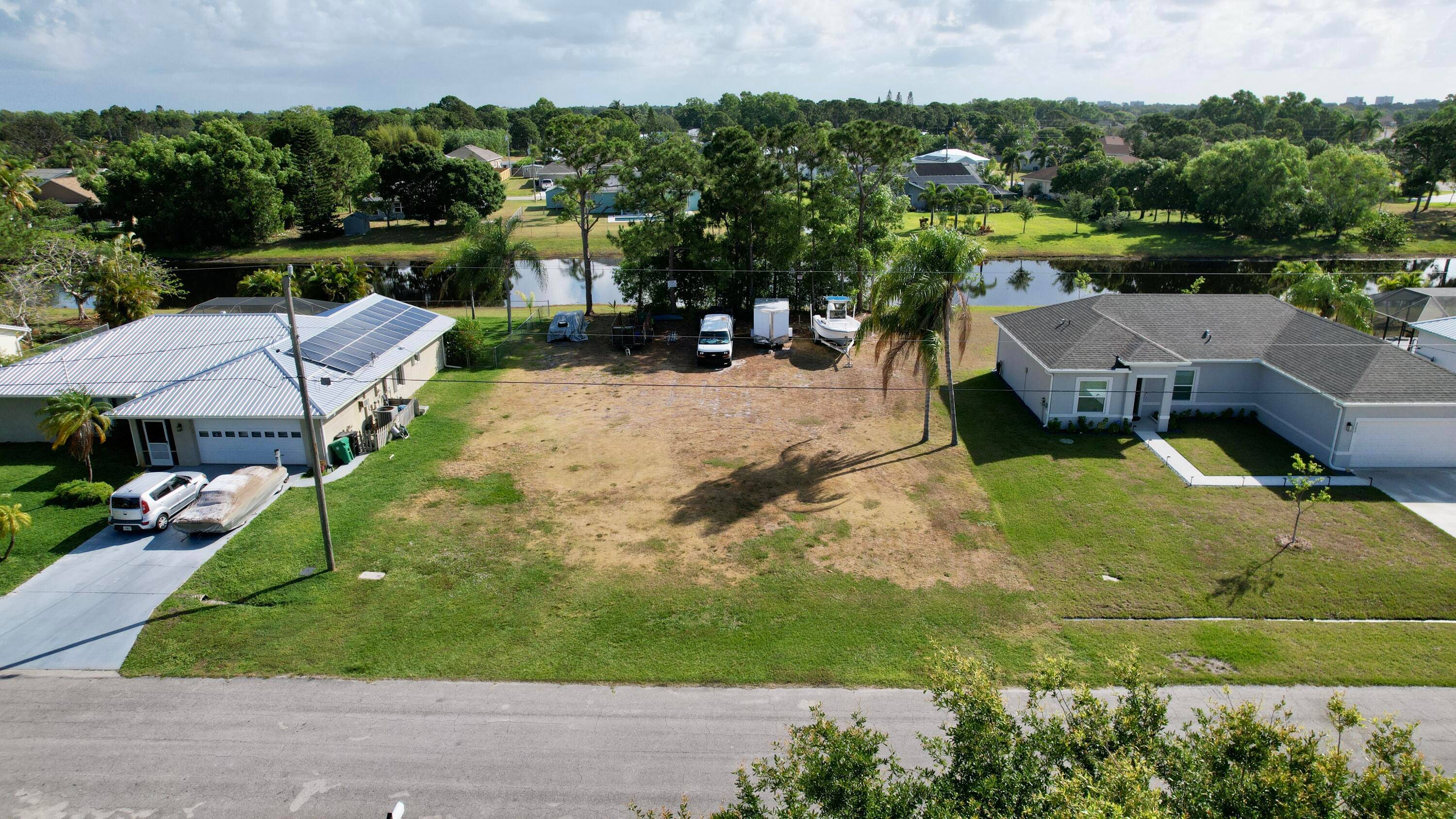A PRIME LOCATION to build, for families and investors alike !