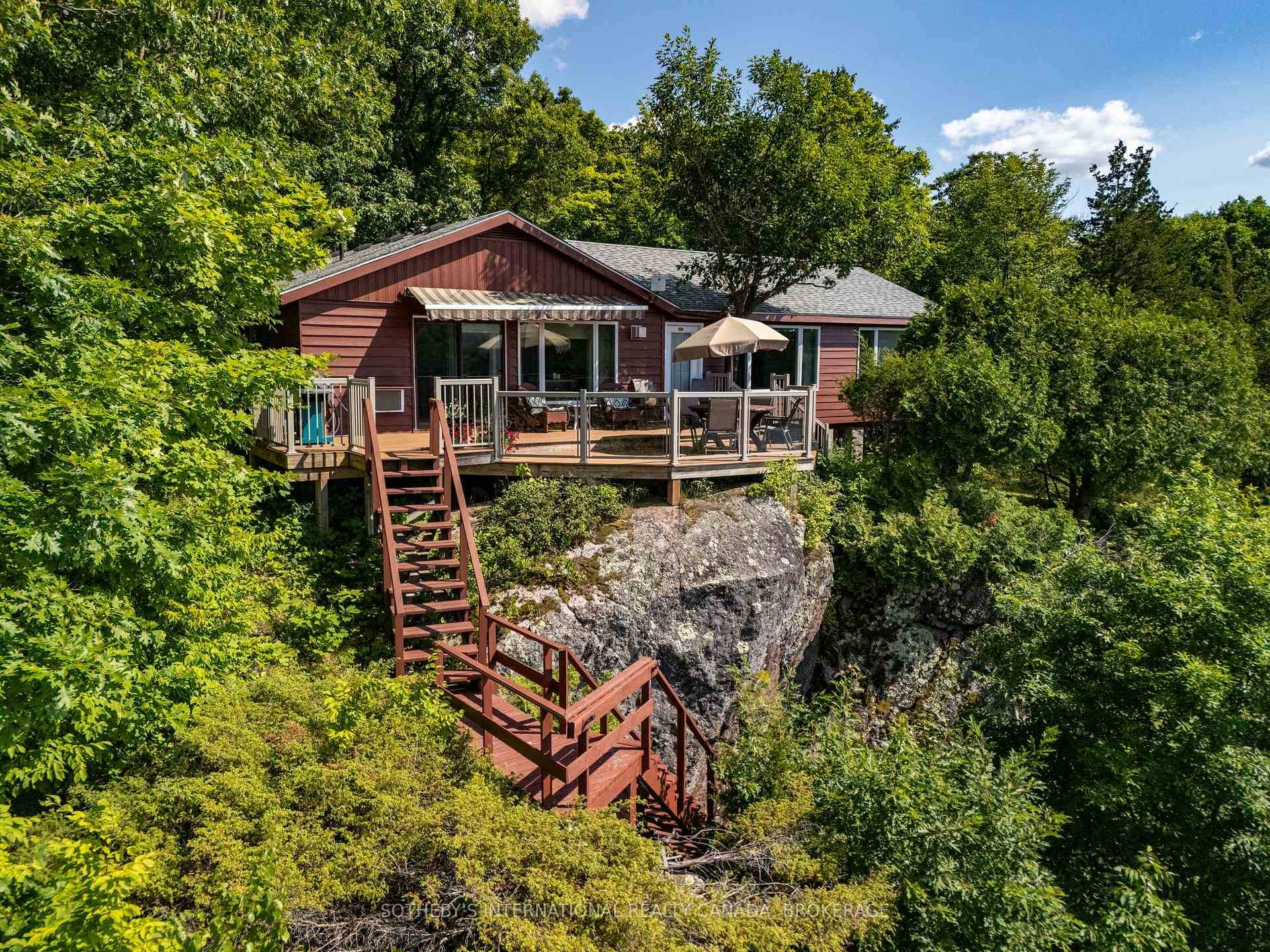 As you drive through the woods toward this stunning property, a sense of tranquillity sets in.
