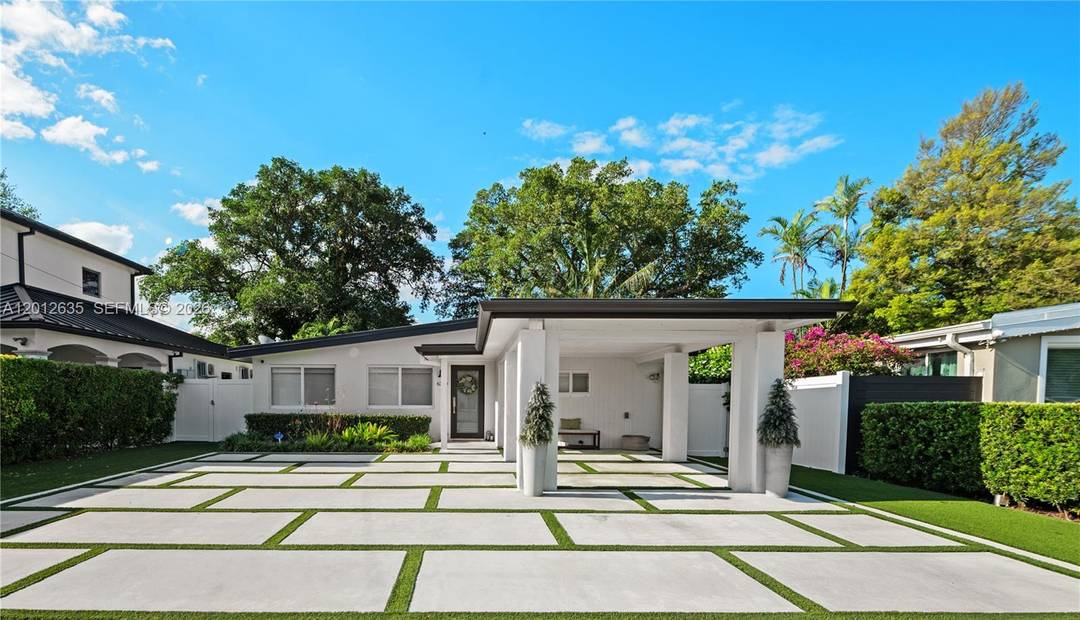 Short stroll from Schenley Park, this charming and move in ready 2BR 2BA flex room home offers 1, 411 sq ft of thoughtfully designed living space filled with natural light.