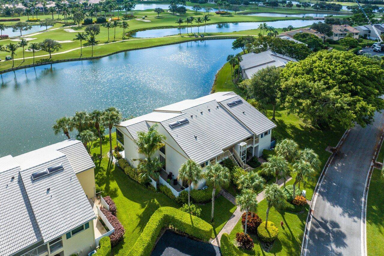 With over 1, 800 sq ft of living space and breathtaking lake and golf course vistas, this sunlit 2nd floor condo with elevator access offers dramatic vaulted ceilings and a ...