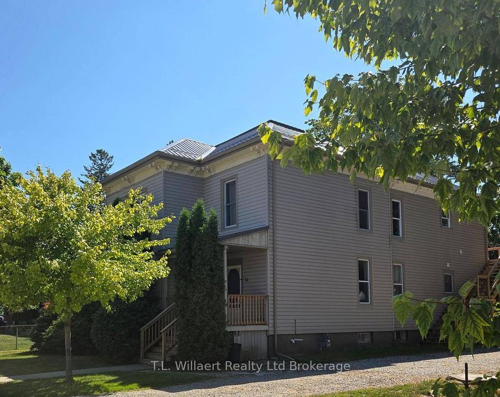 Well maintained Triplex in the town of Aylmer.