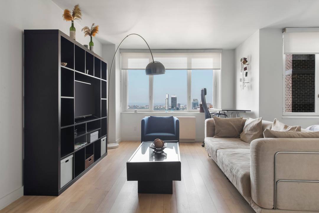 Precious High Floor Studio Apartment at the Sheffield with Great Views Perched on the 39th floor of The Sheffield, this exceptional 585 square foot U line studio, the best line ...