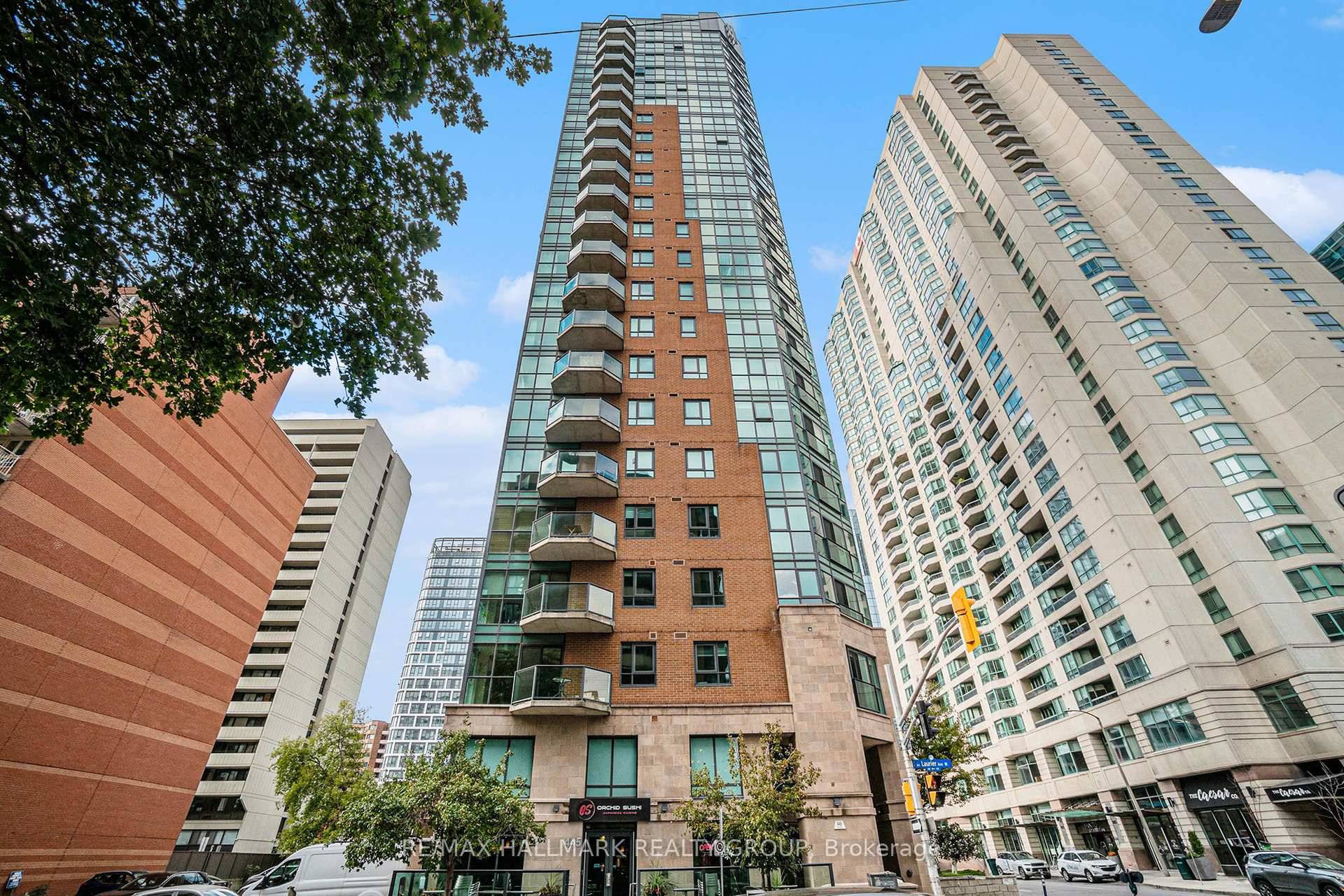 Located in the heart of Centertown, a walk from it all, this luxurious penthouse unit features 2 bedrooms, 2 full bathrooms amp ; approx 1040 sqft of living space.