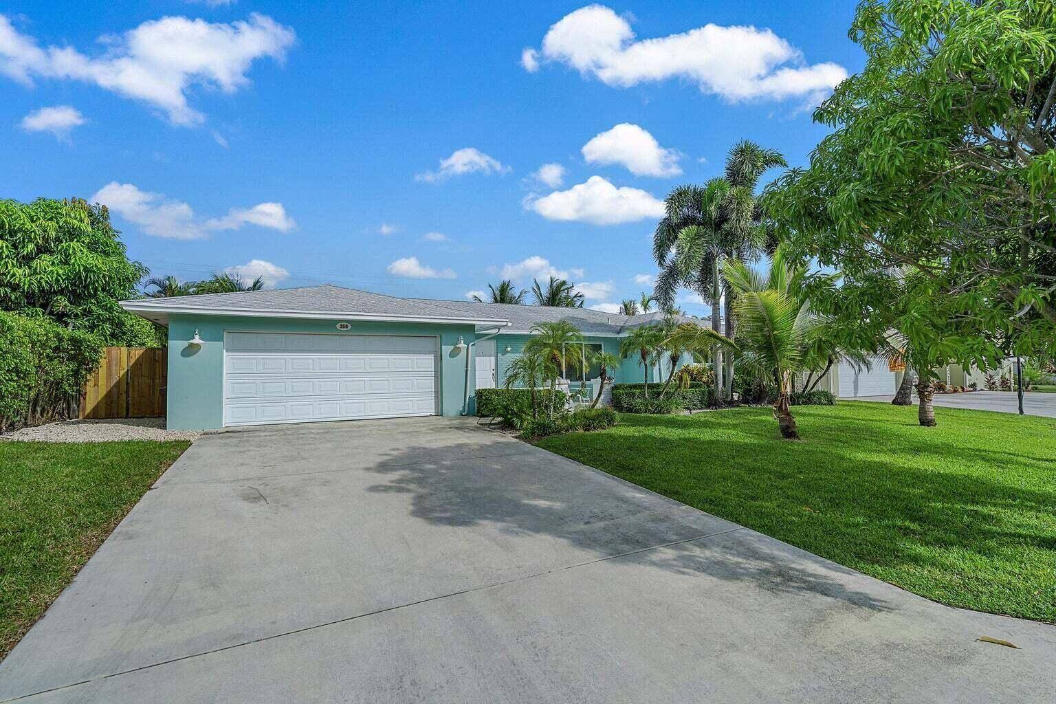 Rental in the Village of Tequesta, This 3 bedroom, 3 bath home is the tropical escape you have been searching for !
