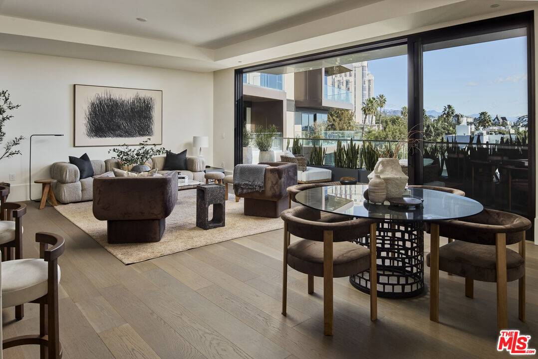 8420  W Sunset Blvd 3BR Sunset Strip La