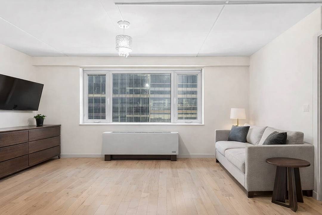 This beautifully appointed two bedroom, one bath residence at the sought after Art House Condominiums offers both comfort and thoughtful design in the heart of East Harlem.