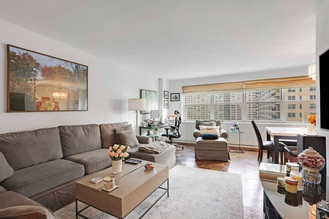 Residence 21H is a warm and beautifully maintained one bedroom home in a classic Upper West Side co op, moments from Lincoln Center and some of Manhattan s most celebrated ...