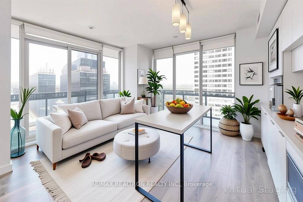 Luxury E Condo With A South West Clear View.