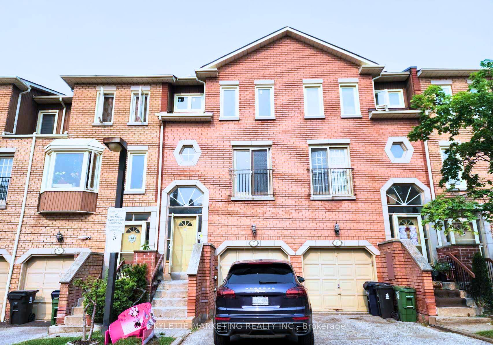 Luxury Condo Town Home In Prime Agincourt Location.
