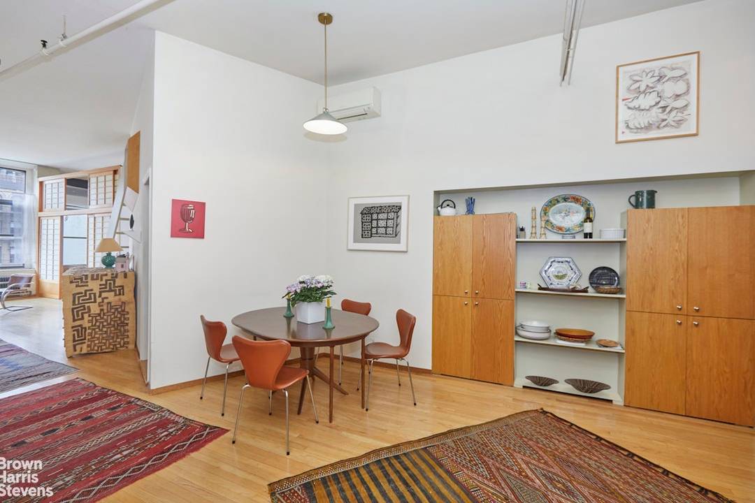 Huge and Bright Old School Artists Loft in Chelsea Make It Your Own !