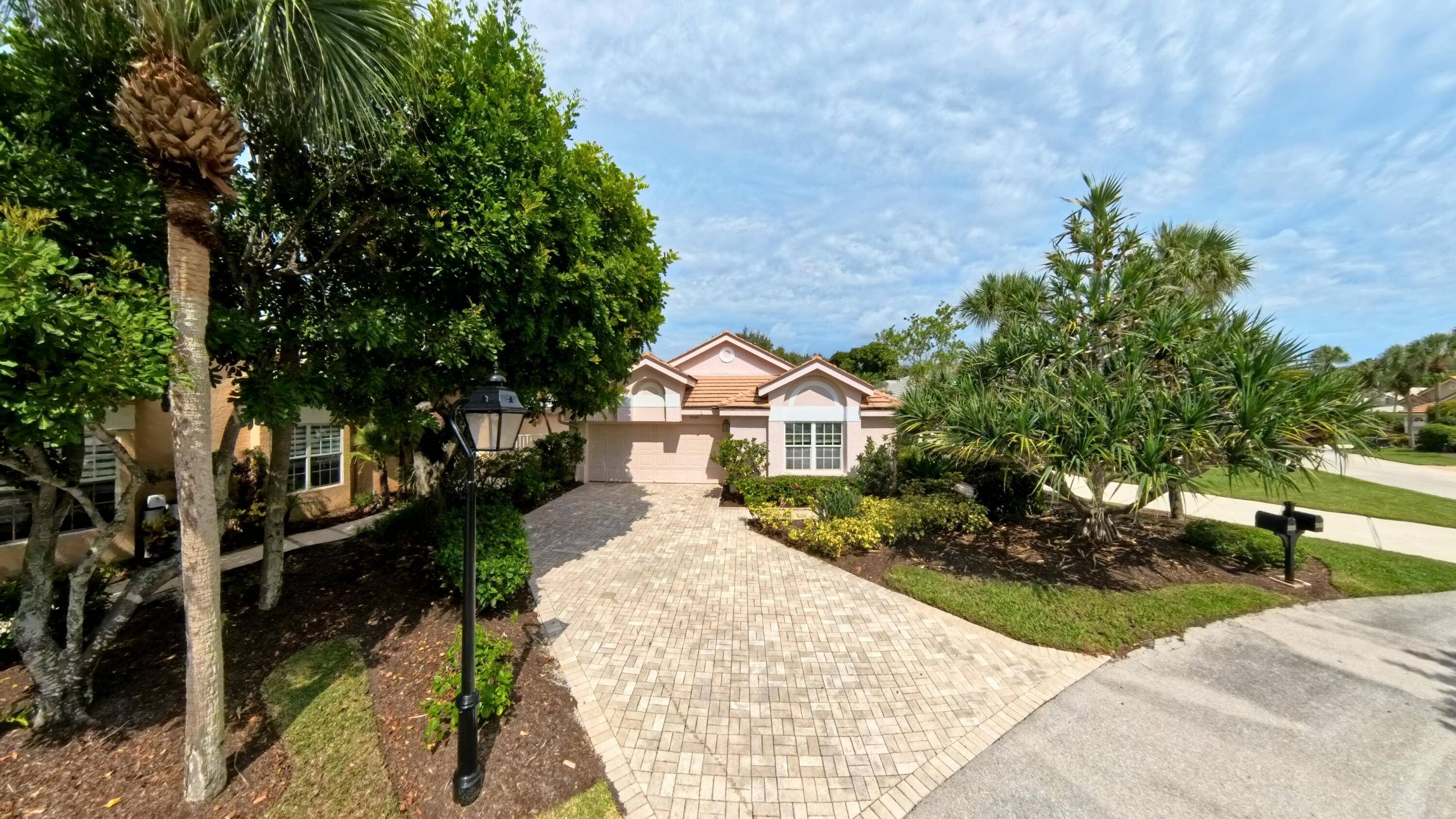 Quaint 3 Bedroom, 2. 5 bathroom home located in the desirable subdivision of Shearwater in beautiful Jonathan's Landing.