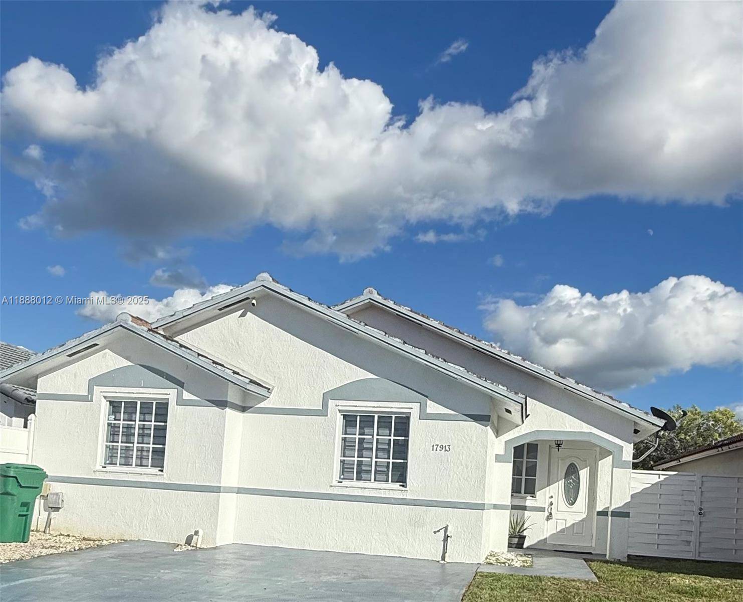 Welcome for this beautifully upgrade 3B 2B home.