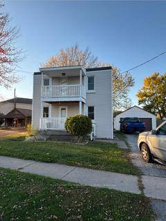 Cozy 2 bedroom upper unit in a well kept duplex, available November 15th in Chippawa, Niagara Falls.