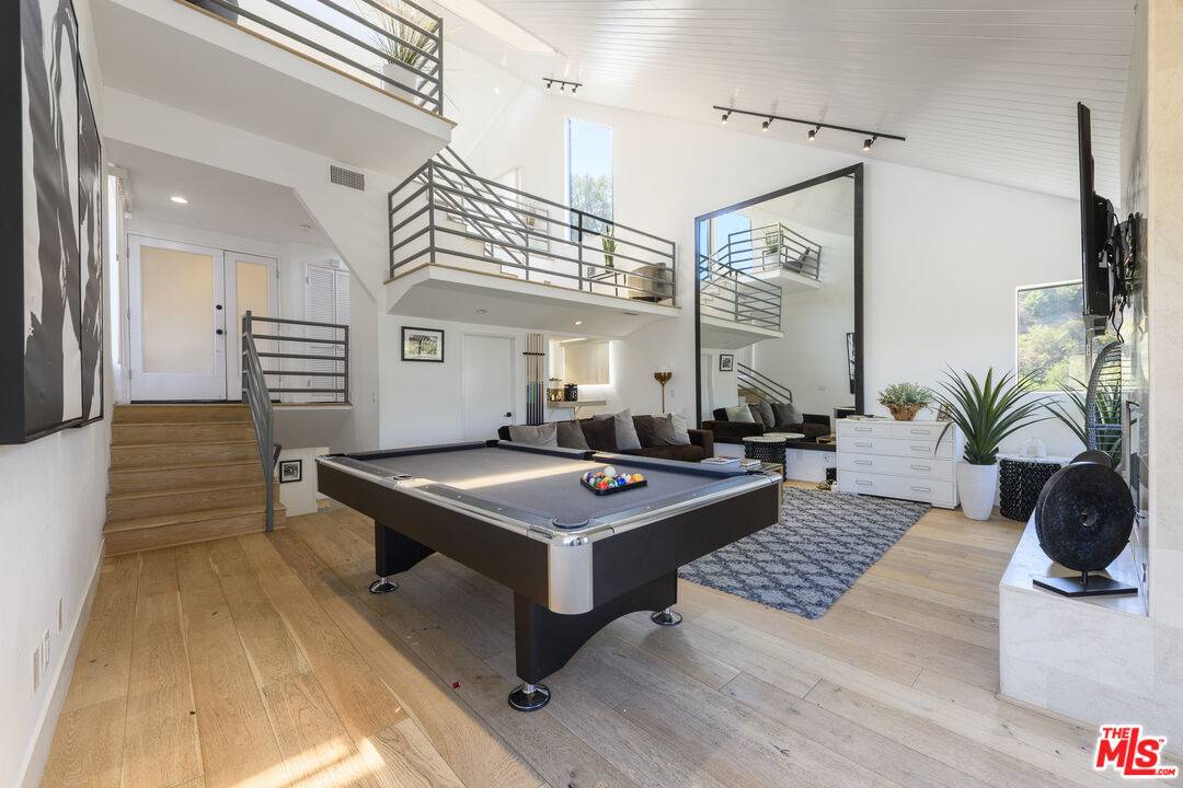 8581   Cole Crest Dr 5BR Hollywood Hills East La