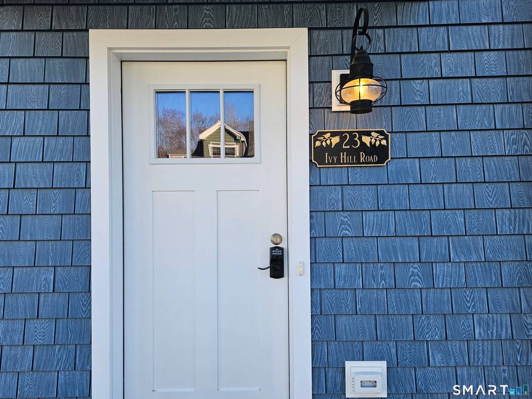 Why wait for new construction and incur extra cost for upgrades when this beautifully finished, fully upgraded Ivy Hill Village home is ready right now !