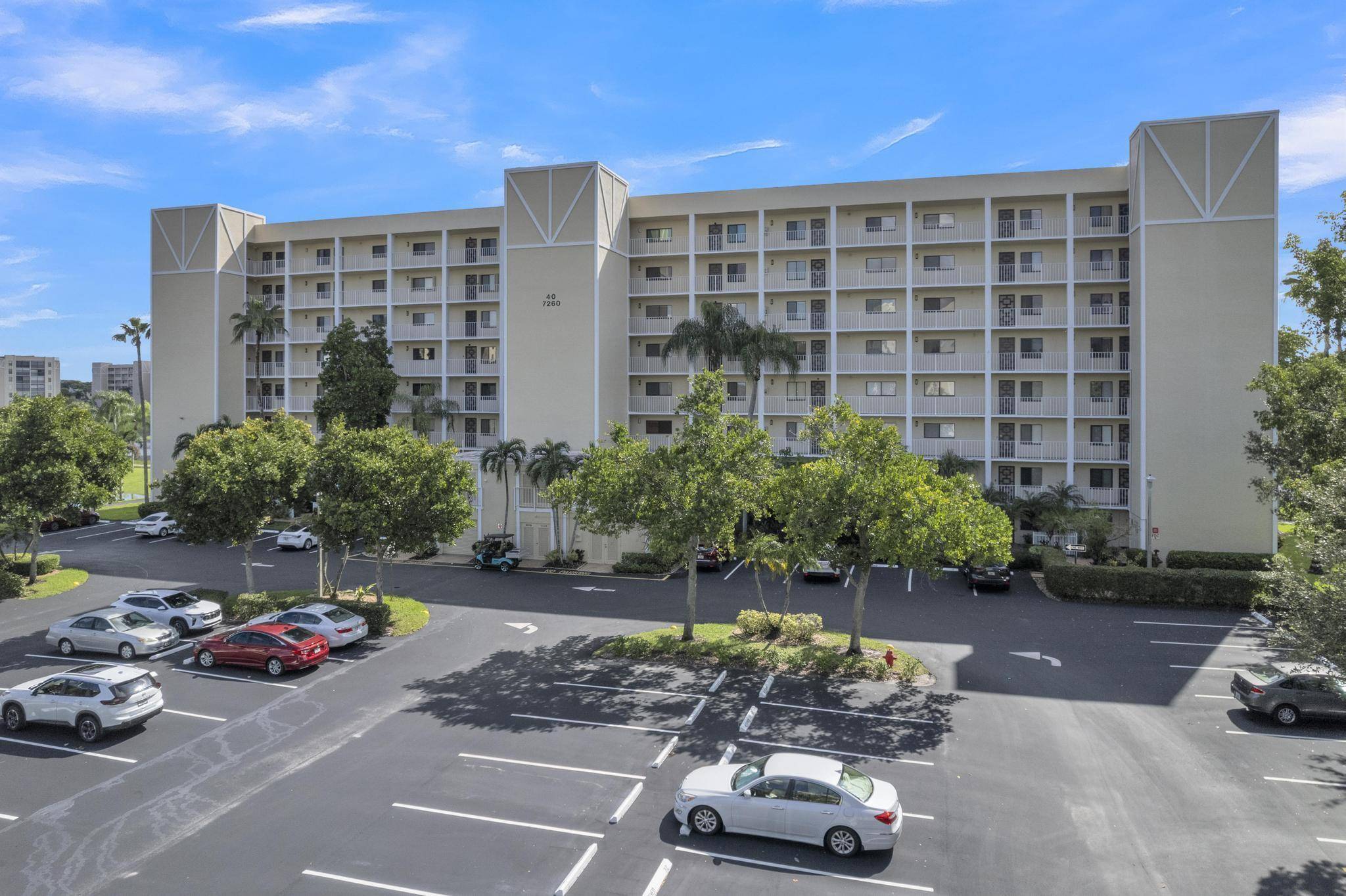 Welcome to this lovely condo in the much sought after Huntington Lakes.