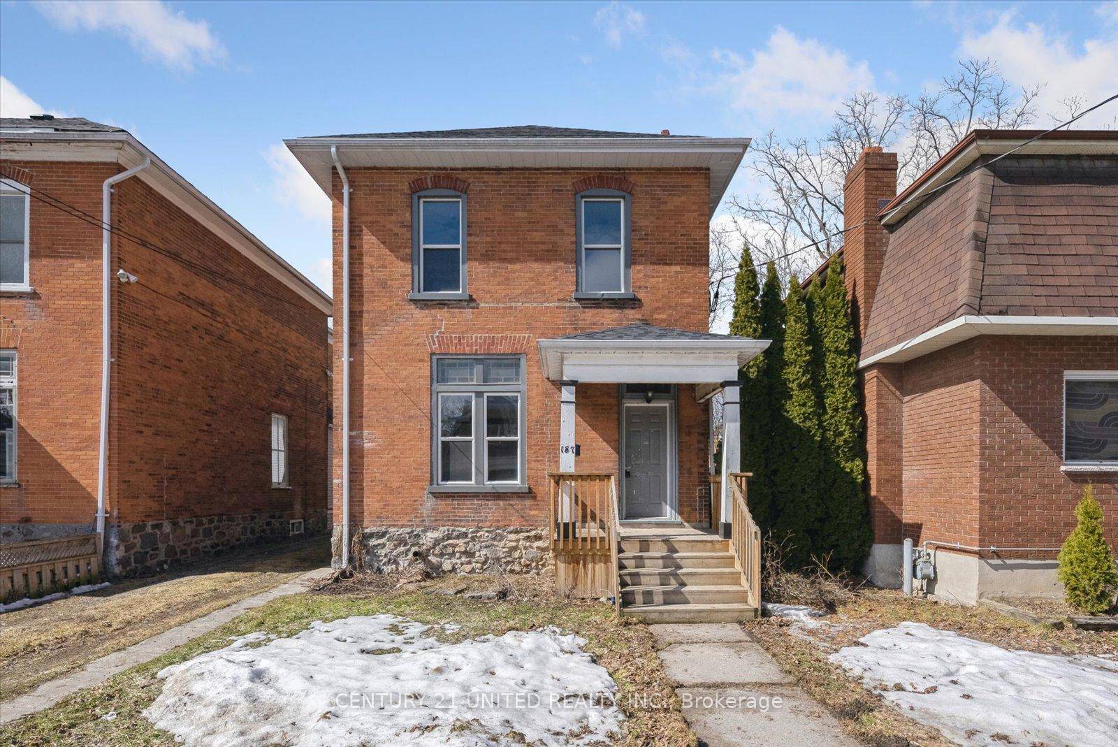 This vacant duplex offers incredible investment potential with the possibility of a 7 cap rate.