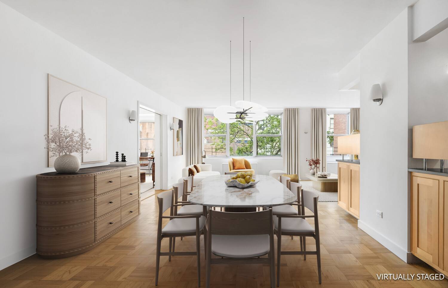 This large, bright and versatile apartment in beautiful condition awaits you.