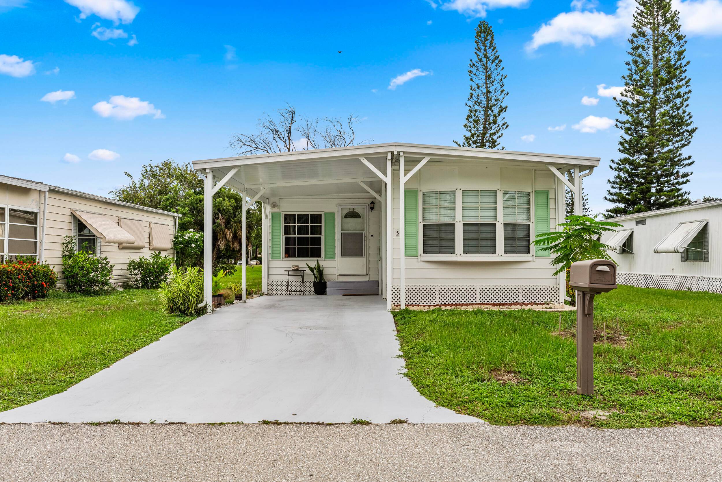 Absolutely beautiful split floor plan allows for privacy for you and your overnight guests.