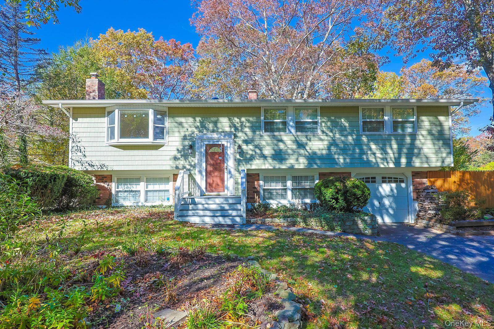 Beautifully maintained and newly renovated Hi Ranch in East Setauket !