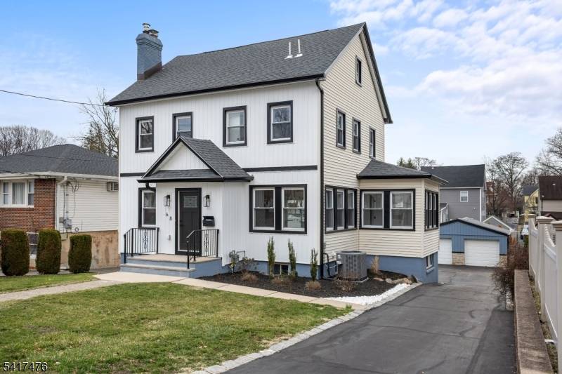 Fully renovated single family house sited on a 56x145 lot !