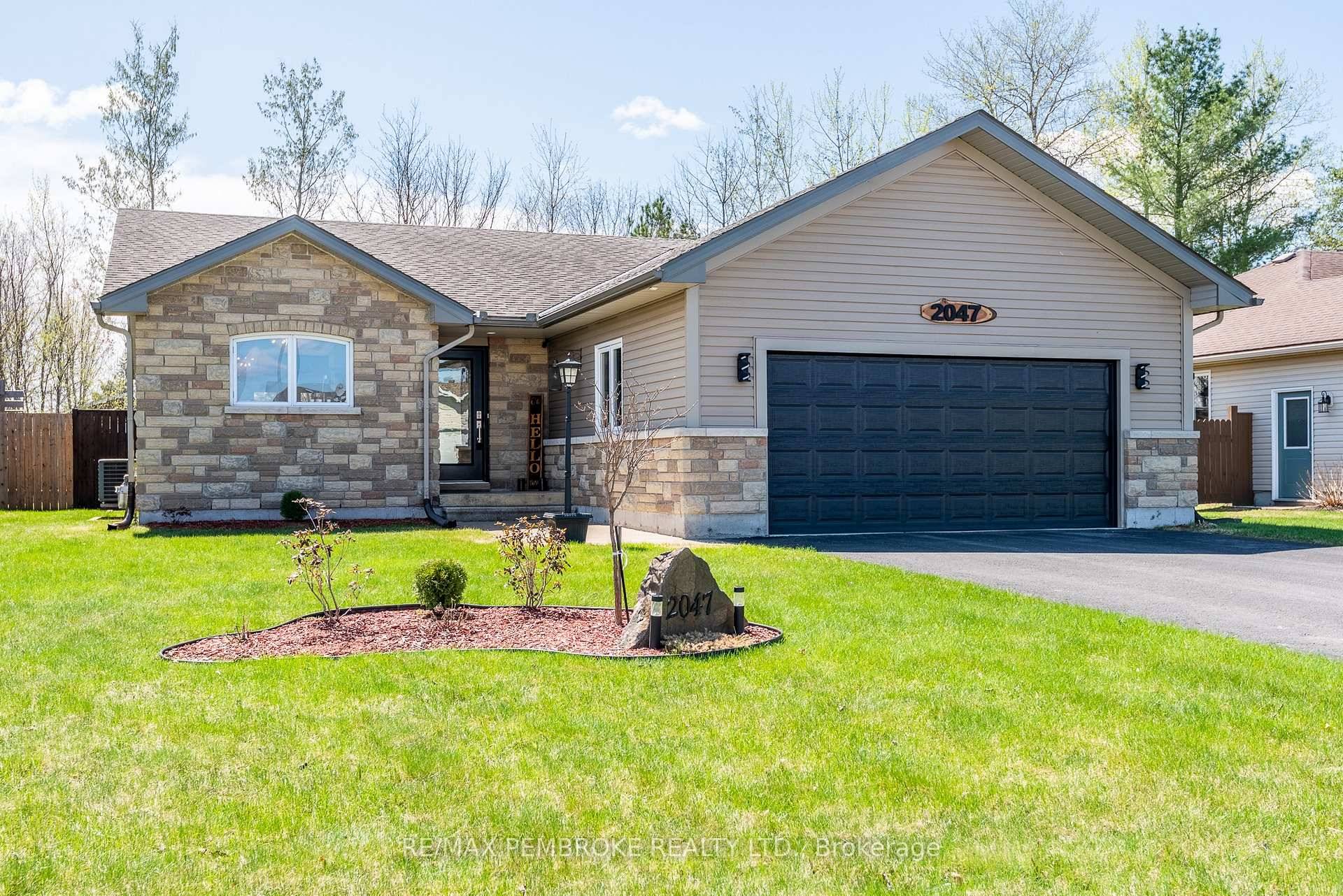 This spacious Sandstone Bungalow has had a glow up !