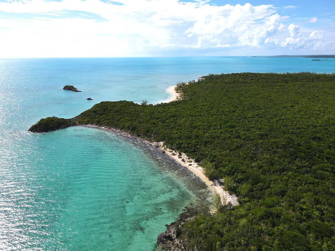 ELEVATED WATERFRONT LOT Land Long-Island-Bahamas