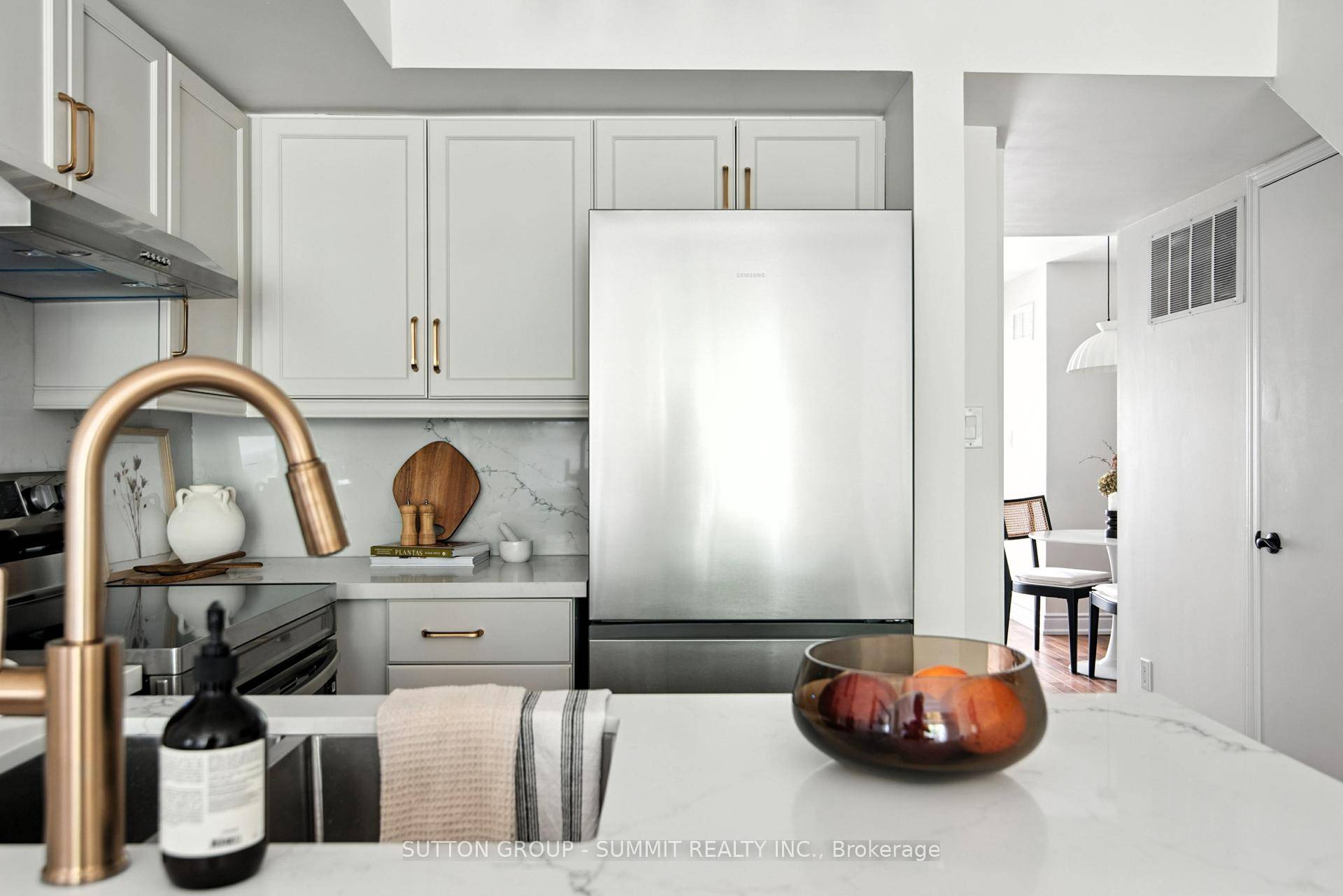 This Gorgeous 2 Bedroom plus Den Townhome with parking truly stands out from the typical Toronto inventory.