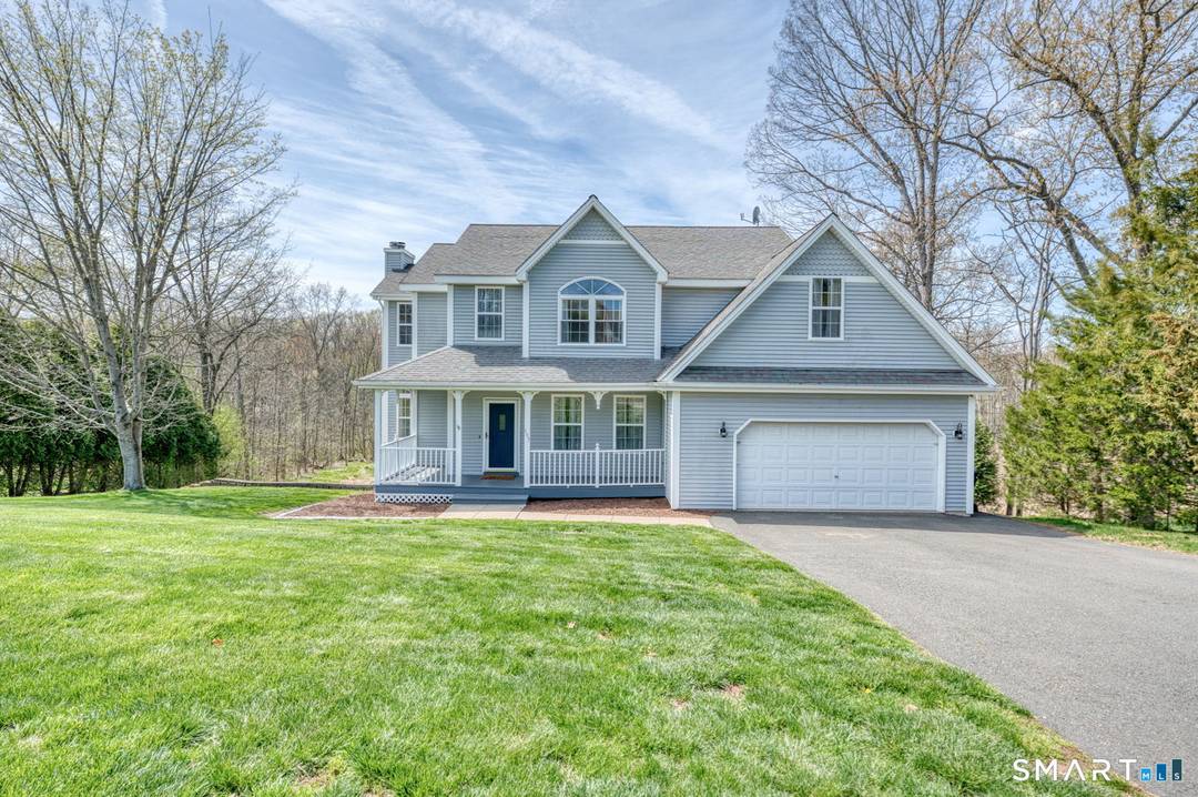 EAST BERLIN ! Move right into this immaculate 3 4 bedroom contemporary Colonial, perfectly positioned on a quiet cul de sac in an established, walkable neighborhood great for pets riding ...