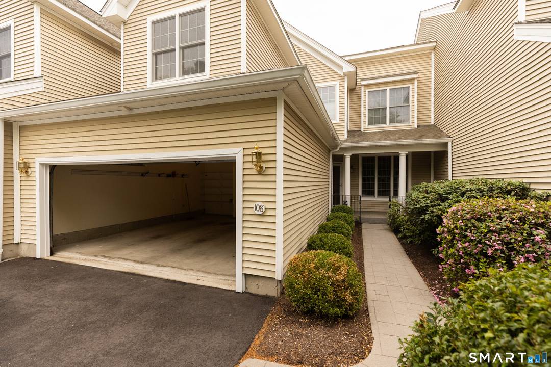 Welcome to Regency Meadows, one of Trumbull's most desirable condominium communities.