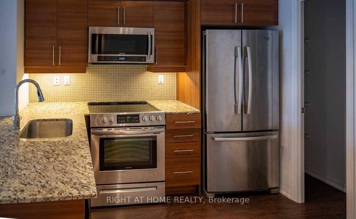 Luxury Condo Tower At King West In Trendy Liberty Village, Spacious 1 Bedroom Unit Just Under 600 Sf.