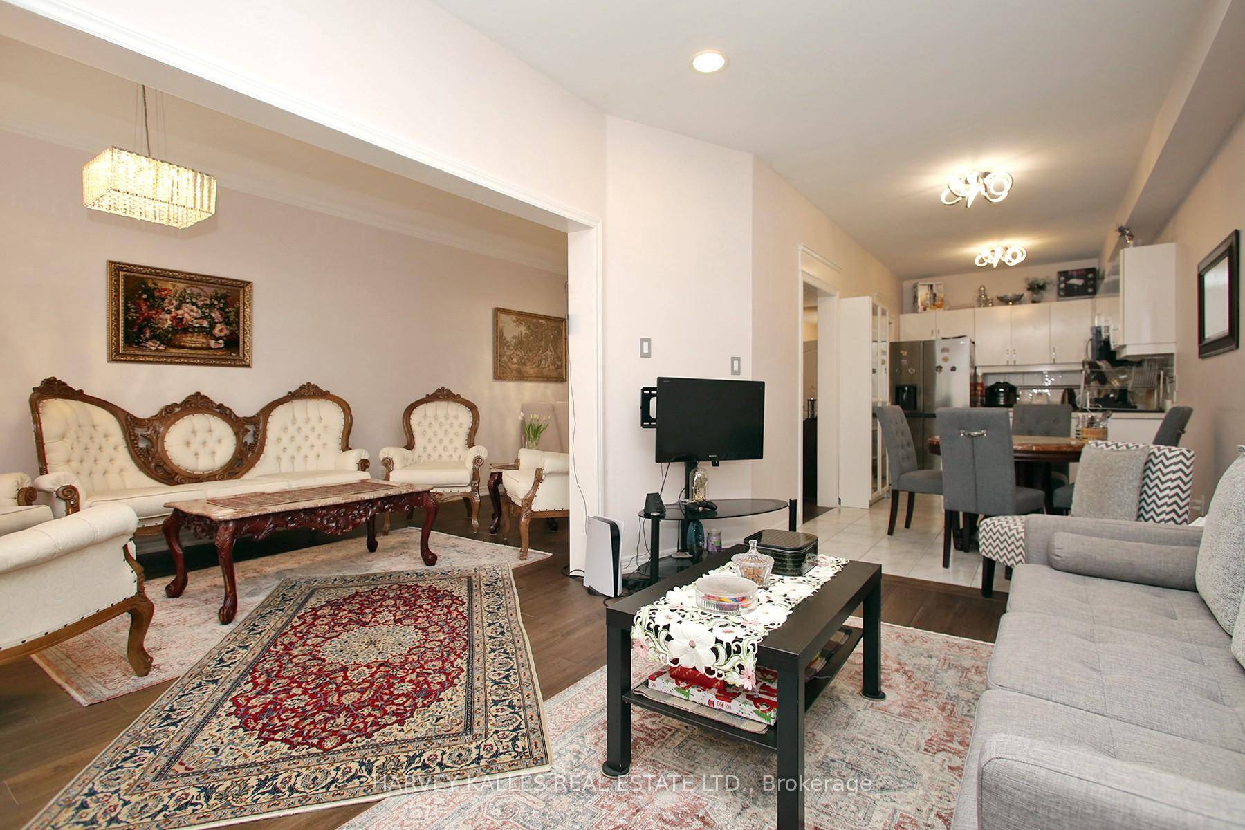 Beautiful Townhouse for Lease in the Sought After Westbrook Community Welcome to this bright, spacious, and beautifully maintained townhouse that feels just like a detached home !
