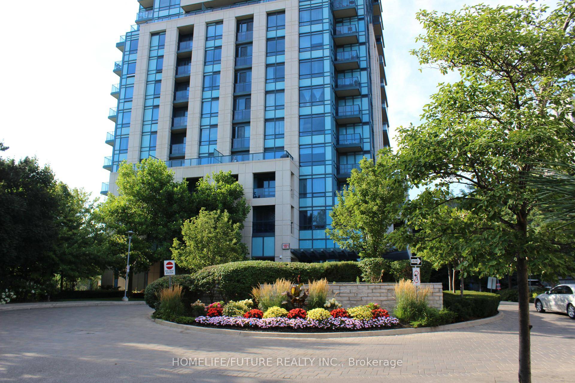 Stunning Luxury 1 Bedroom Condo In The Prestigious Tridel Accolade Building !