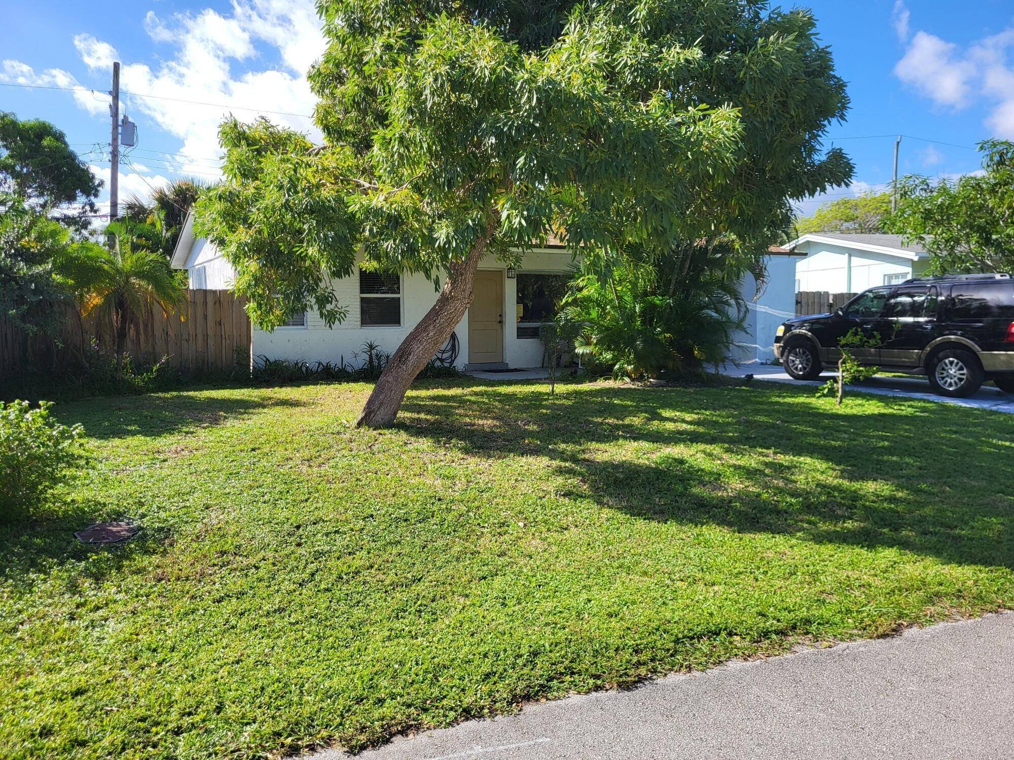 DIAMOND IN THE ROUGH. CURRENTLY THE BEST PRICED HOME IN CRESTHAVEN !