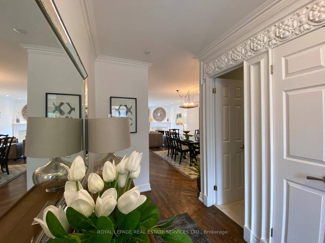 Fully furnished rental ideally located just half a block from vibrant Yonge Street, with convenient access to public transit and all that Toronto has to offer.