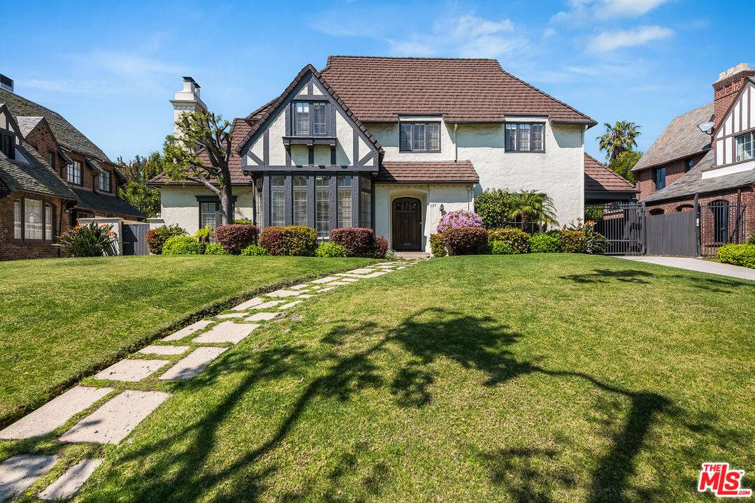157  N Las Palmas Ave 5BR Mid Wilshire La