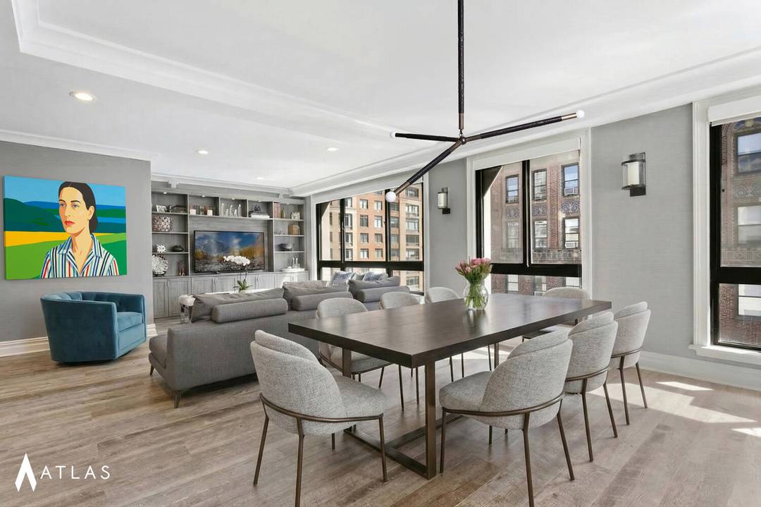 Welcome home to this expansive three bedroom, three bath corner condominium residence in the heart of the Upper West Side.