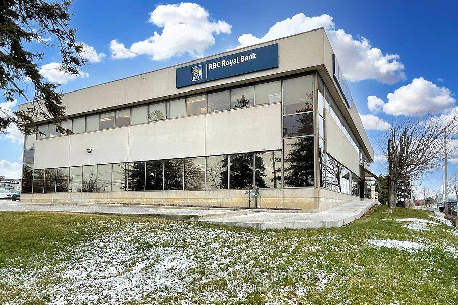 Elevate Your Business in a Premier 1475 Sq Ft Contemporary Workspace Where Style Meets Success.